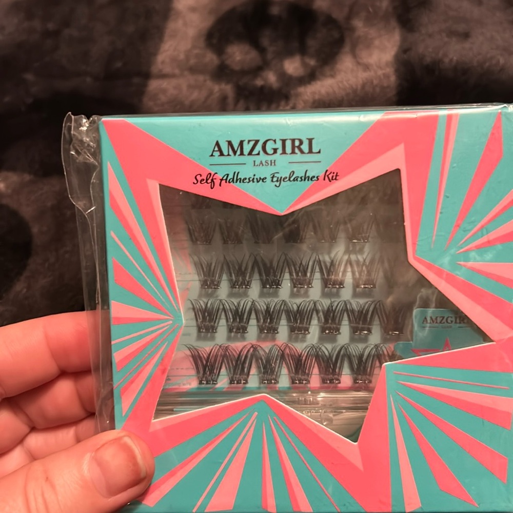 Self adhesive eyelashes